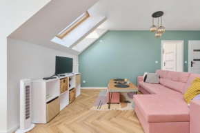 Spacious Family Apartment with FREE GARAGE by Noclegi Renters